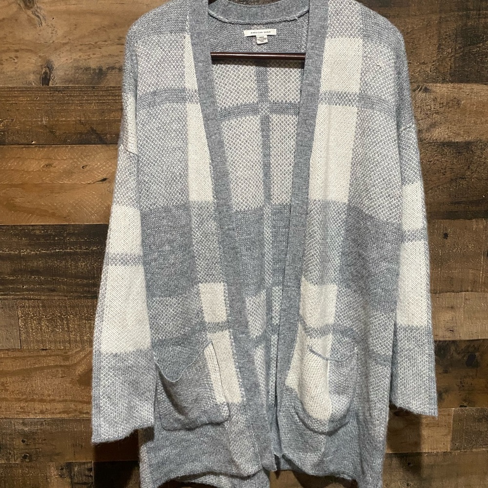 AEO american eagle womens gray plaid sweater small